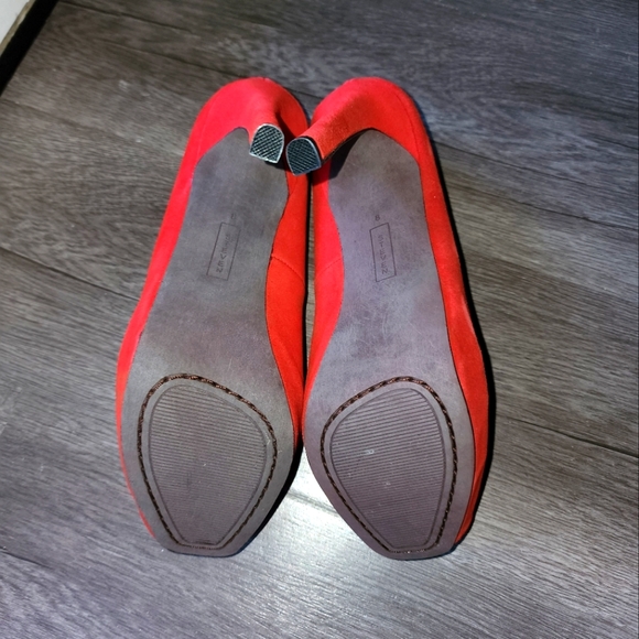 Suede Red Pumps. Platform Peep Toes. Steven by Steve Madden. Size 8 - Picture 7 of 7